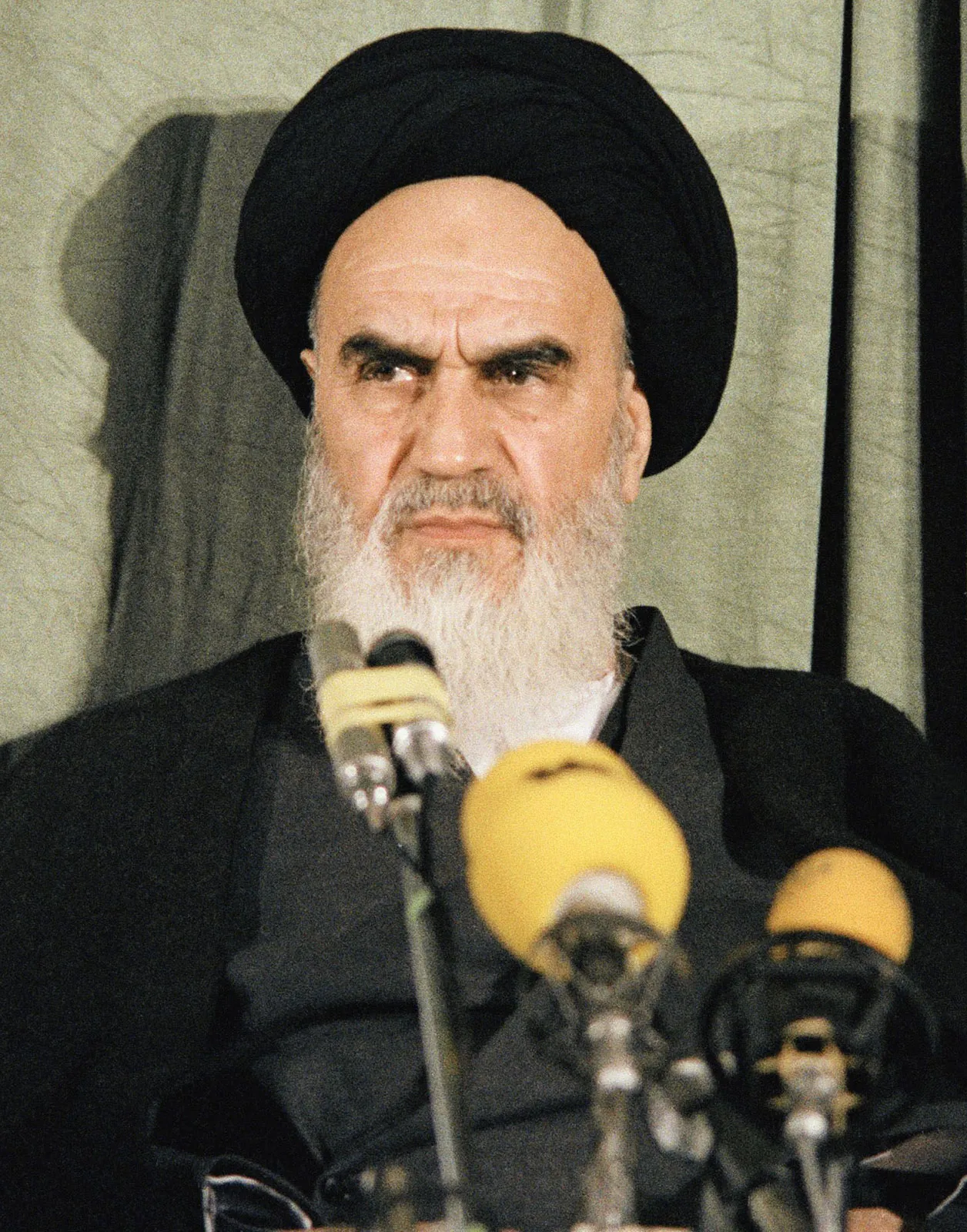 Ruhollah-Khomeini-1979